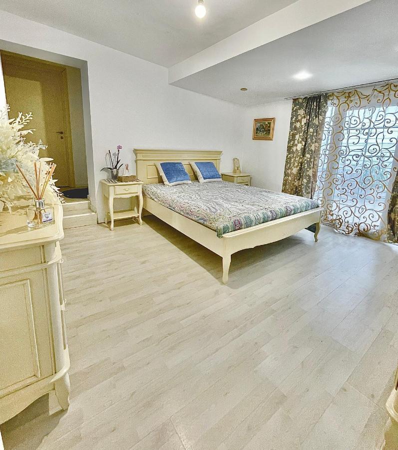 Villa Casa In Inima Capitalei Bucarest Esterno foto