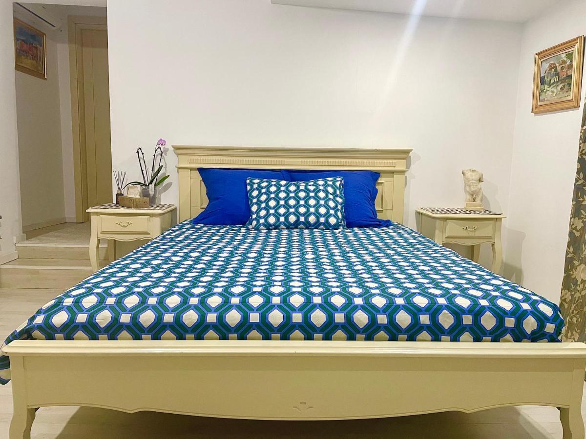 Villa Casa In Inima Capitalei Bucarest Esterno foto