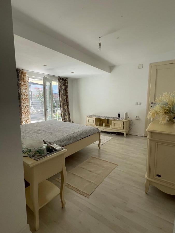 Villa Casa In Inima Capitalei Bucarest Esterno foto
